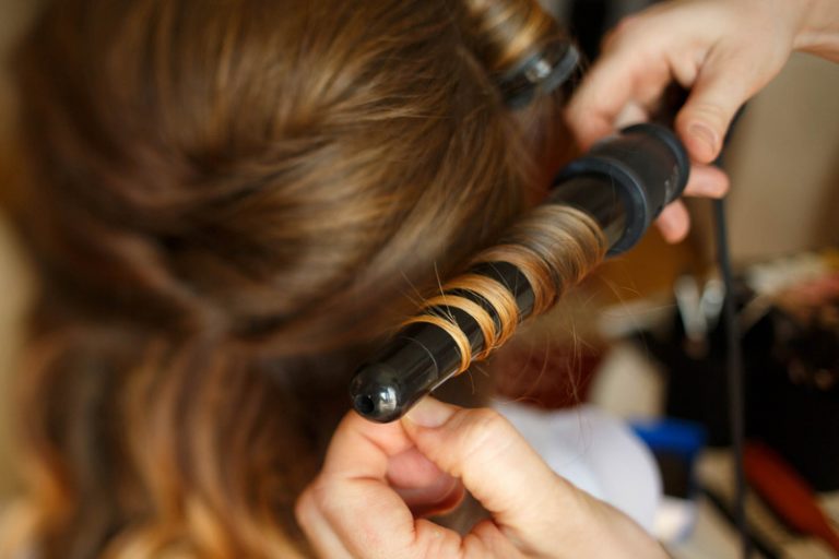 Best Clipless Curling Iron (July 2024) Reviews and Buyer’s Guide