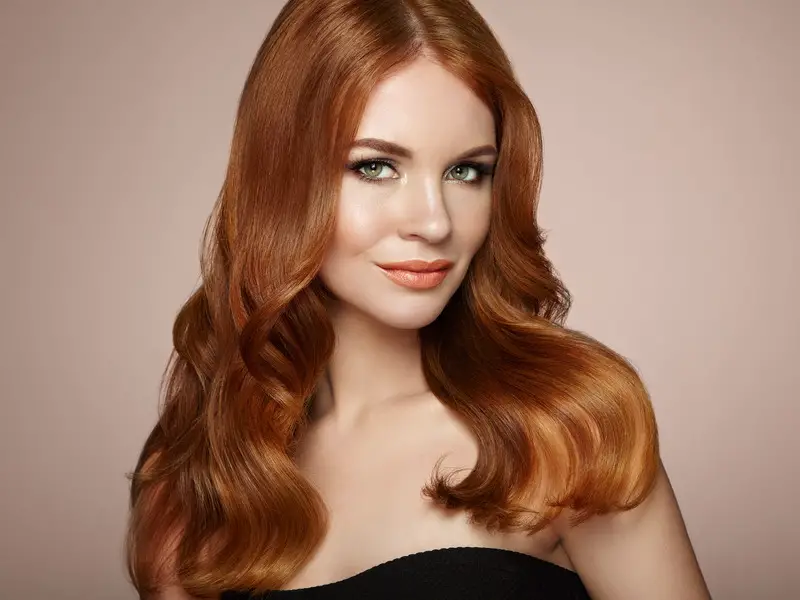 Redhead woman with Loose curls with Hot Tools curling irons